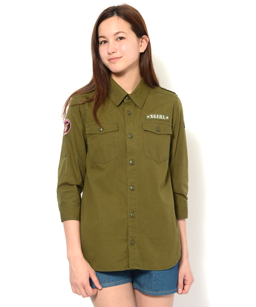 X-girl(エックスガール)の「【NYLON7月号掲載】BADGED ARMY SHIRT(シャツ/ブラウス・レディース・ベージュ/オリーブ/ネイビー・2/1)」の2枚目の写真