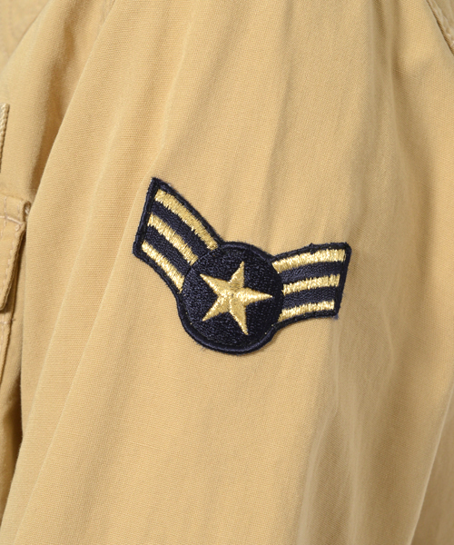 X-girl(エックスガール)の「【NYLON7月号掲載】BADGED ARMY SHIRT(シャツ/ブラウス・レディース・ベージュ/オリーブ/ネイビー・2/1)」の10枚目の写真