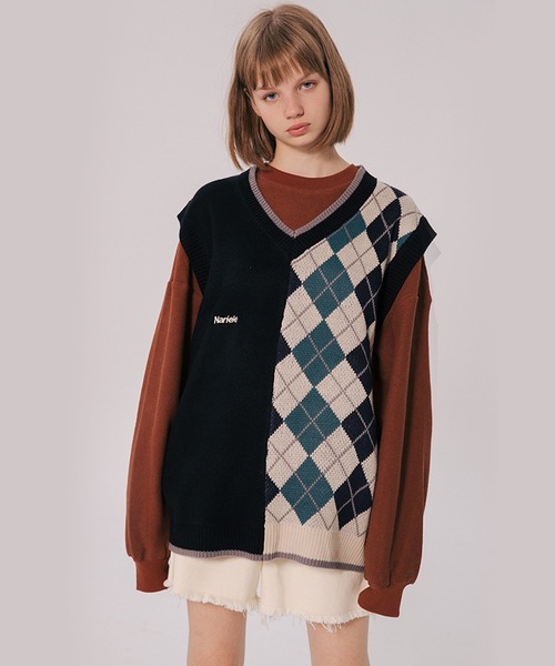 CORPUS TOKYO（コーパス トーキョー）の「アーガイルVネックニットベスト（ベスト・メンズ・ブラック/ベージュ/レッド・1/2/3）」の2枚目の写真