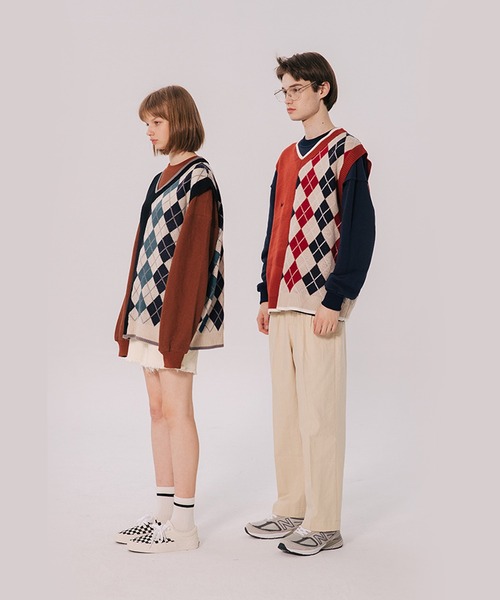 CORPUS TOKYO（コーパス トーキョー）の「アーガイルVネックニットベスト（ベスト・メンズ・ブラック/ベージュ/レッド・1/2/3）」の19枚目の写真