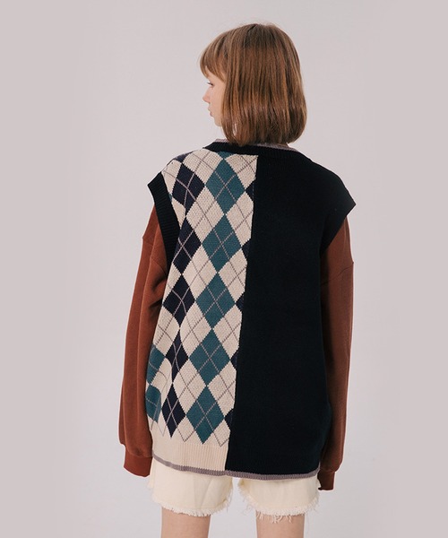 CORPUS TOKYO（コーパス トーキョー）の「アーガイルVネックニットベスト（ベスト・メンズ・ブラック/ベージュ/レッド・1/2/3）」の4枚目の写真