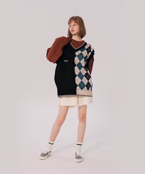 CORPUS TOKYO（コーパス トーキョー）の「アーガイルVネックニットベスト（ベスト・メンズ・ブラック/ベージュ/レッド・1/2/3）」の16枚目の写真