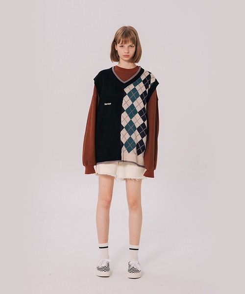 CORPUS TOKYO（コーパス トーキョー）の「アーガイルVネックニットベスト（ベスト・メンズ・ブラック/ベージュ/レッド・1/2/3）」の10枚目の写真