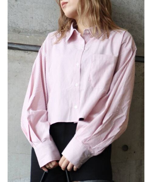 MURUA(ムルーア)の「ストライプクロップドカラーシャツ(シャツ/ブラウス・レディース・ブルー/レッド/グリーン/ネイビー・FREE)」の4枚目の写真