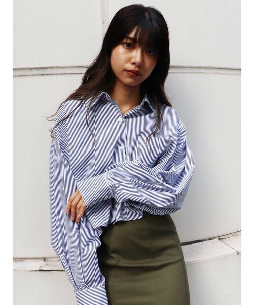 MURUA(ムルーア)の「ストライプクロップドカラーシャツ(シャツ/ブラウス・レディース・ブルー/レッド/グリーン/ネイビー・FREE)」の5枚目の写真