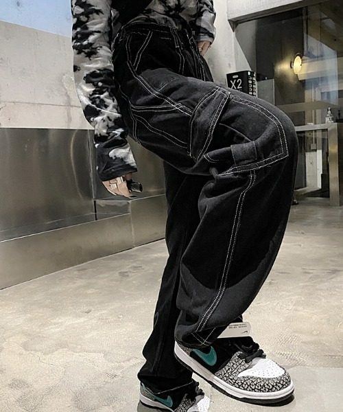 .KOM（ドットコム）の「A'GEM/9 × .kom『.komセレクト/ドットケーオーエムセレクト』ステッチアクセント カーゴパンツ（カーゴパンツ・レディース・ブラック・M/L）」の2枚目の写真