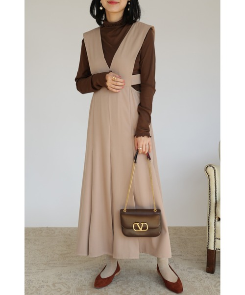 &. NOSTALGIA（アンドドットノスタルジア）の「【ZOZO限定】リネンタッチカッティングジャンパースカート（ジャンパースカート・レディース・ブラック/アイボリー/カーキ/ベージュ/モカ/ネイビー/カーキ系/ライトベージュ/チャコールグレー/ブラック系その他・FREE）」の7枚目の写真