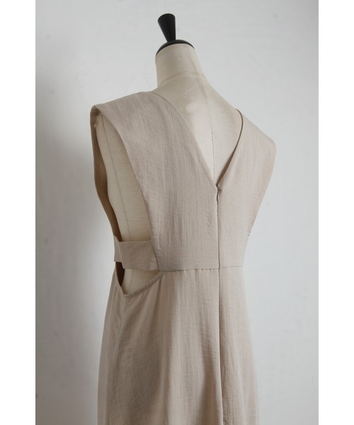&. NOSTALGIA（アンドドットノスタルジア）の「【ZOZO限定】リネンタッチカッティングジャンパースカート（ジャンパースカート・レディース・ブラック/アイボリー/カーキ/ベージュ/モカ/ネイビー/カーキ系/ライトベージュ/チャコールグレー/ブラック系その他・FREE）」の21枚目の写真