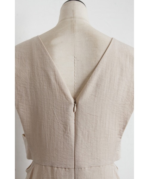 &. NOSTALGIA（アンドドットノスタルジア）の「【ZOZO限定】リネンタッチカッティングジャンパースカート（ジャンパースカート・レディース・ブラック/アイボリー/カーキ/ベージュ/モカ/ネイビー/カーキ系/ライトベージュ/チャコールグレー/ブラック系その他・FREE）」の20枚目の写真