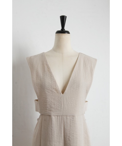 &. NOSTALGIA（アンドドットノスタルジア）の「【ZOZO限定】リネンタッチカッティングジャンパースカート（ジャンパースカート・レディース・ブラック/アイボリー/カーキ/ベージュ/モカ/ネイビー/カーキ系/ライトベージュ/チャコールグレー/ブラック系その他・FREE）」の19枚目の写真