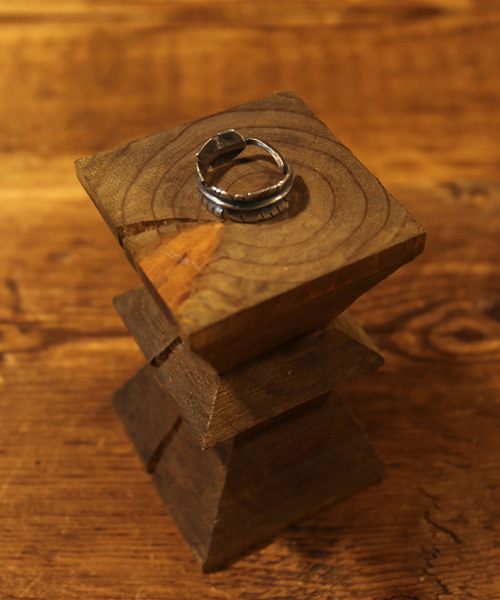 amp japan（アンプジャパン）の「インディアンジュエリー テイスト~Etenal Feather Ring（リング・メンズ・シルバー・FREE）」の3枚目の写真