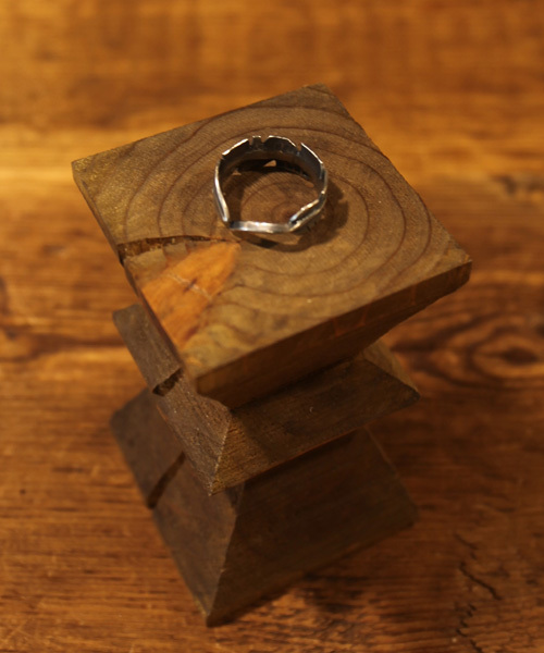 amp japan（アンプジャパン）の「インディアンジュエリー テイスト~Etenal Feather Ring（リング・メンズ・シルバー・FREE）」の4枚目の写真