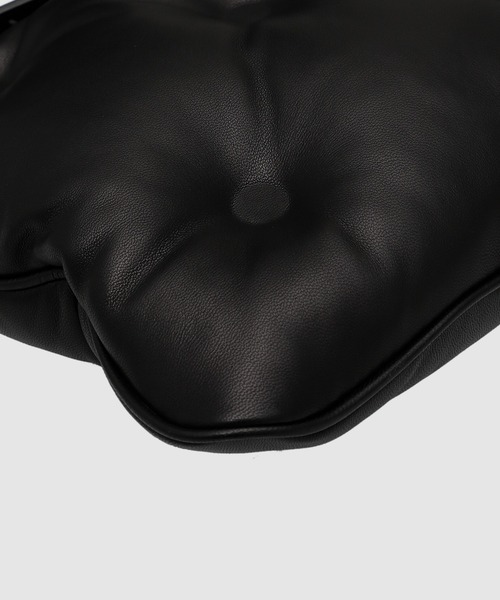 Maison Margiela(メゾンマルジェラ)の「SHOULDER BAG(ショルダーバッグ・メンズ・ブラック・FREE)」の2枚目の写真