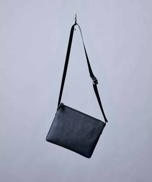 tk.TAKEO KIKUCHI（ティーケータケオキクチ）の「◆【WEB限定】レザー調サコッシュバッグ（ショルダーバッグ・メンズ・ブラック/ネイビー/ブラック系/ダークグリーン系/ブラック系5/ブラック系1/ダークブラウン・00）」の3枚目の写真