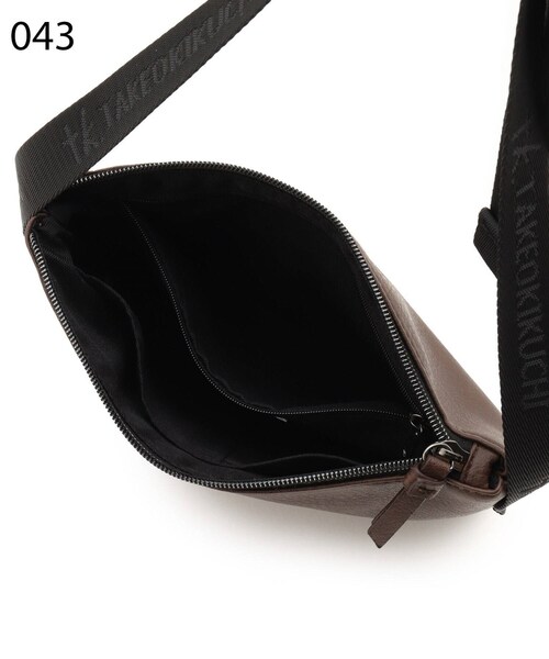 tk.TAKEO KIKUCHI（ティーケータケオキクチ）の「◆【WEB限定】レザー調サコッシュバッグ（ショルダーバッグ・メンズ・ブラック/ネイビー/ブラック系/ダークグリーン系/ブラック系5/ブラック系1/ダークブラウン・00）」の15枚目の写真