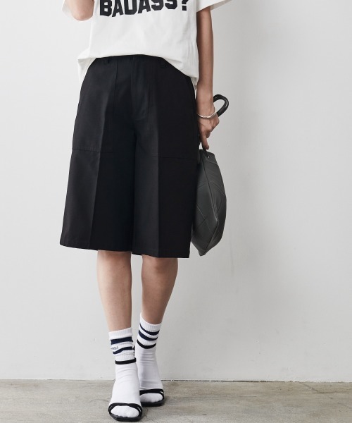 CHIC STYLE（シックスタイル）の「＜大きいサイズ＞綿１００％ハーフカーゴパンツ シックスタイル（カーゴパンツ・レディース・ブラック/カーキ・LL/3L/L/5L/4L）」の2枚目の写真