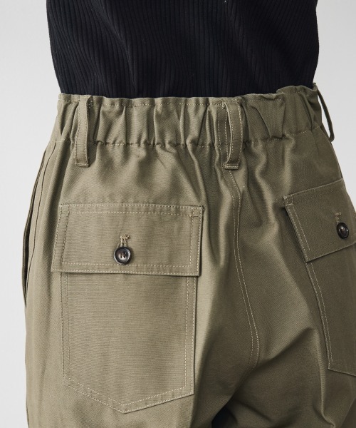 CHIC STYLE（シックスタイル）の「＜大きいサイズ＞綿１００％ハーフカーゴパンツ シックスタイル（カーゴパンツ・レディース・ブラック/カーキ・LL/3L/L/5L/4L）」の18枚目の写真