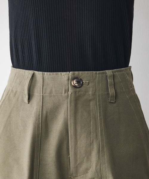 CHIC STYLE（シックスタイル）の「＜大きいサイズ＞綿１００％ハーフカーゴパンツ シックスタイル（カーゴパンツ・レディース・ブラック/カーキ・LL/3L/L/5L/4L）」の16枚目の写真