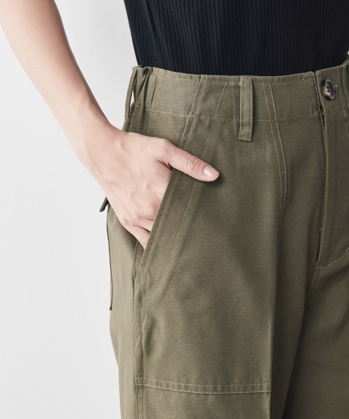 CHIC STYLE（シックスタイル）の「＜大きいサイズ＞綿１００％ハーフカーゴパンツ シックスタイル（カーゴパンツ・レディース・ブラック/カーキ・LL/3L/L/5L/4L）」の19枚目の写真