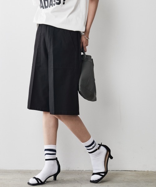 CHIC STYLE（シックスタイル）の「＜大きいサイズ＞綿１００％ハーフカーゴパンツ シックスタイル（カーゴパンツ・レディース・ブラック/カーキ・LL/3L/L/5L/4L）」の10枚目の写真