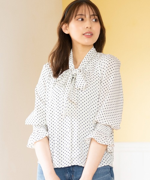 MISCH MASCH(ミッシュマッシュ)の「ボウタイリボンブラウス(シャツ/ブラウス・レディース・ホワイト/ベージュ/ホワイト×ブラック/ラベンダー・MEDIUM)」の3枚目の写真