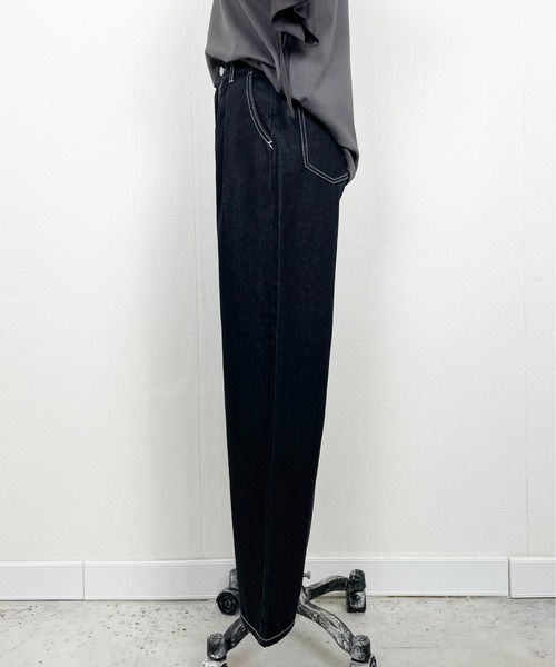 Meli rich(メリーリッチ)の「タックデニムパンツ(デニムパンツ・レディース・アイボリー/ライトブルー/インディゴブルー/ブラック・FREE)」の7枚目の写真