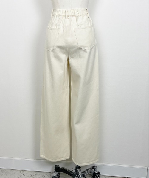 Meli rich(メリーリッチ)の「タックデニムパンツ(デニムパンツ・レディース・アイボリー/ライトブルー/インディゴブルー/ブラック・FREE)」の10枚目の写真