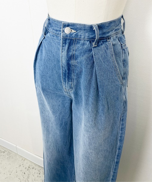 Meli rich(メリーリッチ)の「タックデニムパンツ(デニムパンツ・レディース・アイボリー/ライトブルー/インディゴブルー/ブラック・FREE)」の12枚目の写真