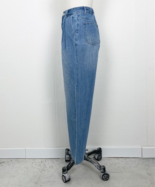 Meli rich(メリーリッチ)の「タックデニムパンツ(デニムパンツ・レディース・アイボリー/ライトブルー/インディゴブルー/ブラック・FREE)」の13枚目の写真