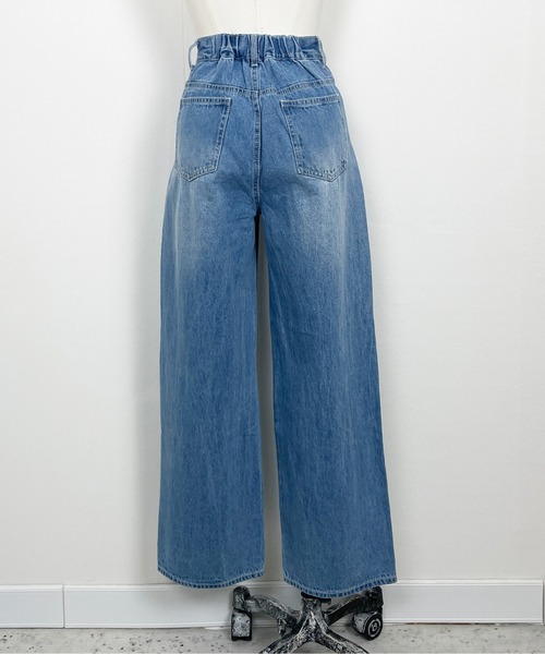 Meli rich(メリーリッチ)の「タックデニムパンツ(デニムパンツ・レディース・アイボリー/ライトブルー/インディゴブルー/ブラック・FREE)」の14枚目の写真