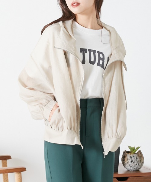 OMNES（オムネス）の「フード付きボリュームマウンテンパーカー（マウンテンパーカー・レディース・ライトグリーン/アイボリー/ブラック/ピンク/グレイッシュベージュ・FREE）」の4枚目の写真