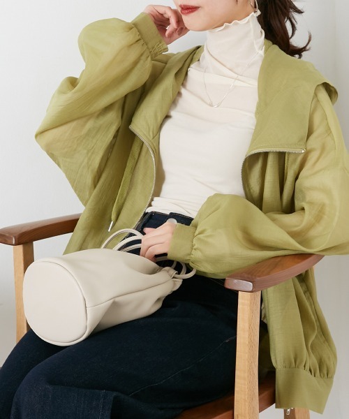 OMNES（オムネス）の「フード付きボリュームマウンテンパーカー（マウンテンパーカー・レディース・ライトグリーン/アイボリー/ブラック/ピンク/グレイッシュベージュ・FREE）」の5枚目の写真