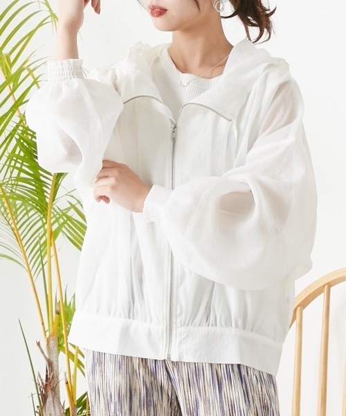 OMNES（オムネス）の「フード付きボリュームマウンテンパーカー（マウンテンパーカー・レディース・ライトグリーン/アイボリー/ブラック/ピンク/グレイッシュベージュ・FREE）」の2枚目の写真