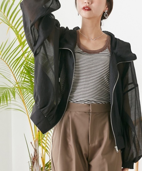 OMNES（オムネス）の「フード付きボリュームマウンテンパーカー（マウンテンパーカー・レディース・ライトグリーン/アイボリー/ブラック/ピンク/グレイッシュベージュ・FREE）」の3枚目の写真