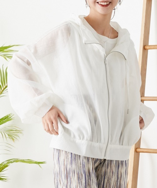 OMNES（オムネス）の「フード付きボリュームマウンテンパーカー（マウンテンパーカー・レディース・ライトグリーン/アイボリー/ブラック/ピンク/グレイッシュベージュ・FREE）」の6枚目の写真