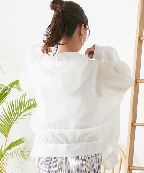 OMNES（オムネス）の「フード付きボリュームマウンテンパーカー（マウンテンパーカー・レディース・ライトグリーン/アイボリー/ブラック/ピンク/グレイッシュベージュ・FREE）」の8枚目の写真