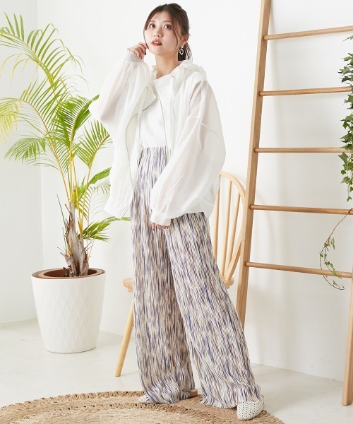 OMNES（オムネス）の「フード付きボリュームマウンテンパーカー（マウンテンパーカー・レディース・ライトグリーン/アイボリー/ブラック/ピンク/グレイッシュベージュ・FREE）」の9枚目の写真