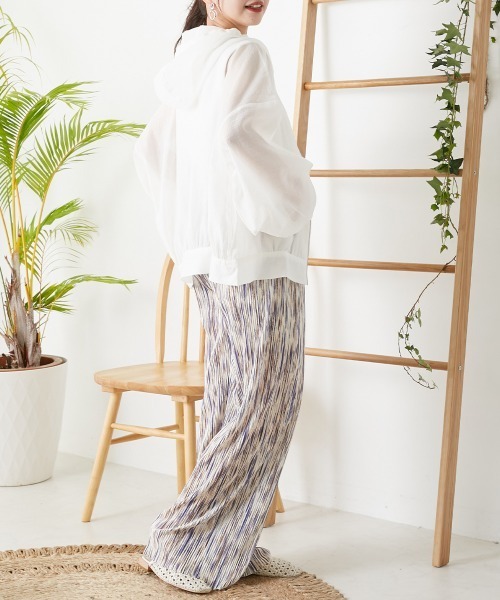 OMNES（オムネス）の「フード付きボリュームマウンテンパーカー（マウンテンパーカー・レディース・ライトグリーン/アイボリー/ブラック/ピンク/グレイッシュベージュ・FREE）」の11枚目の写真