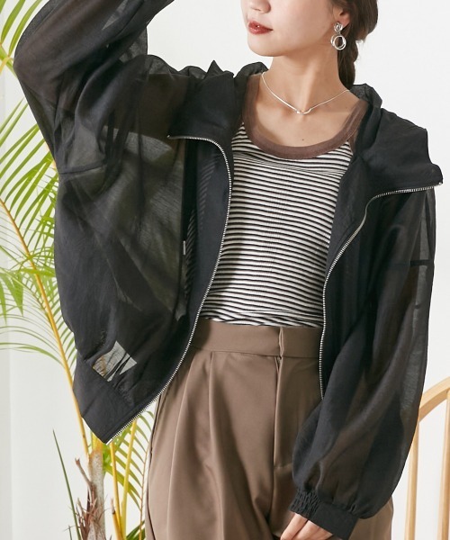 OMNES（オムネス）の「フード付きボリュームマウンテンパーカー（マウンテンパーカー・レディース・ライトグリーン/アイボリー/ブラック/ピンク/グレイッシュベージュ・FREE）」の12枚目の写真