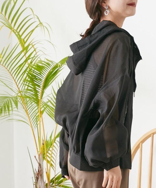 OMNES（オムネス）の「フード付きボリュームマウンテンパーカー（マウンテンパーカー・レディース・ライトグリーン/アイボリー/ブラック/ピンク/グレイッシュベージュ・FREE）」の13枚目の写真