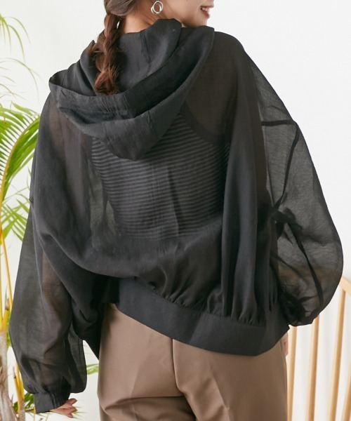 OMNES（オムネス）の「フード付きボリュームマウンテンパーカー（マウンテンパーカー・レディース・ライトグリーン/アイボリー/ブラック/ピンク/グレイッシュベージュ・FREE）」の14枚目の写真