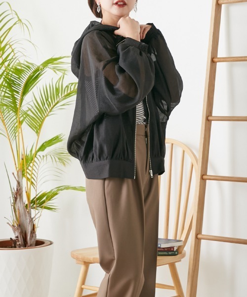 OMNES（オムネス）の「フード付きボリュームマウンテンパーカー（マウンテンパーカー・レディース・ライトグリーン/アイボリー/ブラック/ピンク/グレイッシュベージュ・FREE）」の15枚目の写真