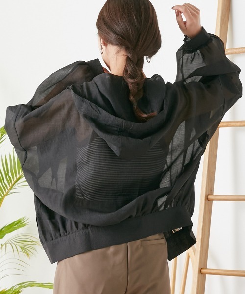 OMNES（オムネス）の「フード付きボリュームマウンテンパーカー（マウンテンパーカー・レディース・ライトグリーン/アイボリー/ブラック/ピンク/グレイッシュベージュ・FREE）」の17枚目の写真