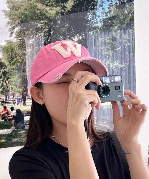 by muni:r（バイ ムニール）の「カジュアルレタリングキャップ（キャップ・レディース・グレー/ホワイト/ピンク・ONE SIZE）」の11枚目の写真