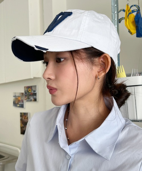 by muni:r（バイ ムニール）の「カジュアルレタリングキャップ（キャップ・レディース・グレー/ホワイト/ピンク・ONE SIZE）」の4枚目の写真