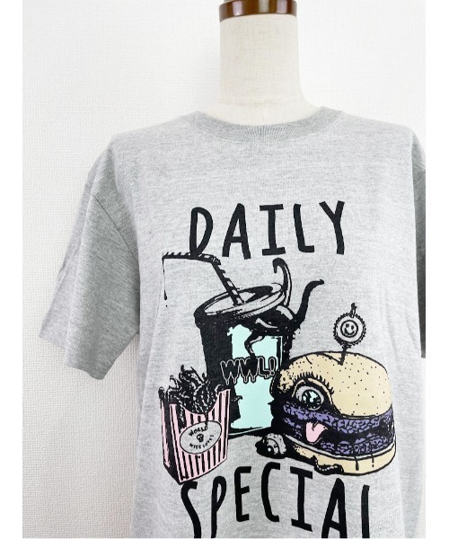 WORLD WIDE LOVE!(ワールドワイドラブ)の「デッドバガーセットTシャツ(Tシャツ/カットソー・レディース・グレイッシュブルー/トップグレー/オフホワイト・1)」の3枚目の写真