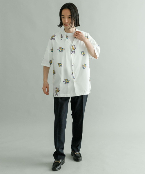 URBAN RESEARCH(アーバンリサーチ)の「URBAN RESEARCH iD フラワープリントオープンカラーシャツ(シャツ/ブラウス・メンズ・ブラック/ホワイト/グリーン・MEDIUM/LARGE)」の4枚目の写真