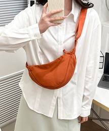 ハーフムーンボディバッグ
