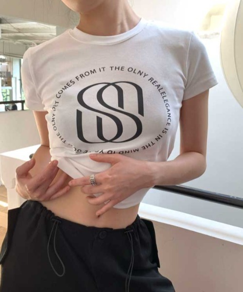 Vipoa（ヴィポア）の「バックカットアウトフィットプリントT（Tシャツ/カットソー・レディース・ホワイト/ブラック・FREE）」の8枚目の写真