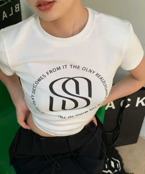 Vipoa（ヴィポア）の「バックカットアウトフィットプリントT（Tシャツ/カットソー・レディース・ホワイト/ブラック・FREE）」の3枚目の写真